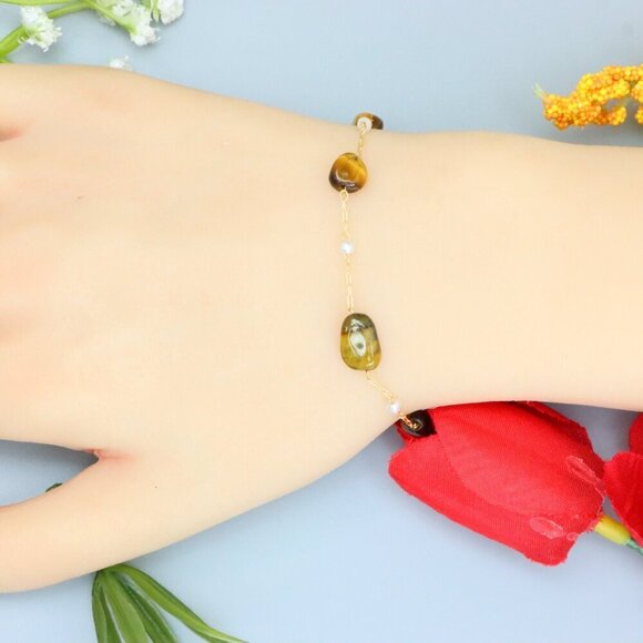 "Elegant & Trendy Bracelet, A Perfect Gift for Women, Thoughtful, EVCH1251 - Picture 1 of 12